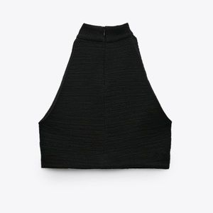 TEXTURED HALTER TOP
Zara / Sz Small